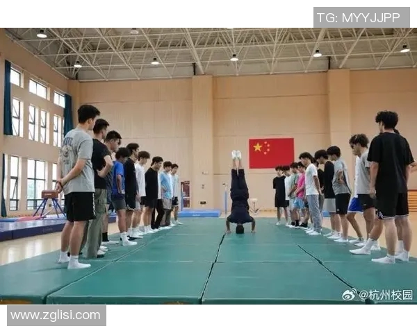 追寻羽毛球梦想的足迹：黄伟的奋斗与成长故事