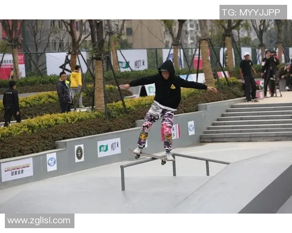 南京滑板队的包夹现象解析与滑板文化的深度探讨