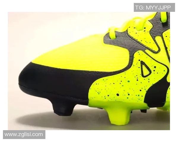 足球明星私下穿什么鞋子揭秘时尚与舒适的完美结合 足球明星私下穿什么鞋子揭秘时尚与舒适的完美结合